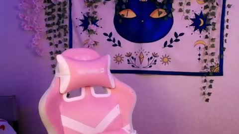 molly_kisss online show from July 4, 10:06 am