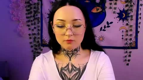 molly_kisss online show from July 4, 11:12 am