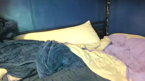 molly_moons online show from August 11, 7:21 am