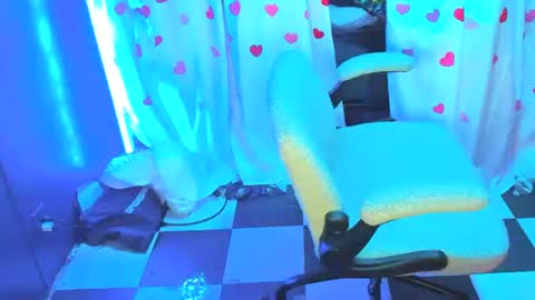molly_moons online show from August 13, 9:40 pm