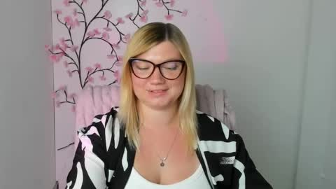 Molly online show from August 3, 1:51 pm