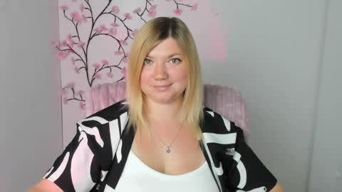 Molly online show from August 11, 12:40 pm