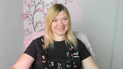 Molly online show from August 12, 1:57 pm