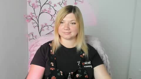 Molly online show from August 12, 4:42 pm