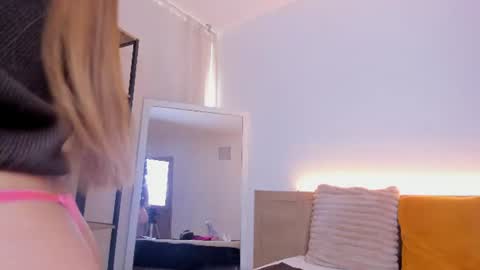 Molly online show from August 11, 7:27 pm