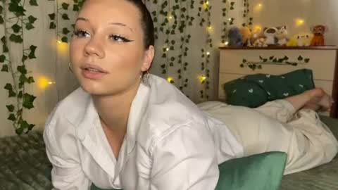 Molly online show from August 8, 10:15 am