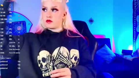 mollycb online show from July 5, 10:18 am
