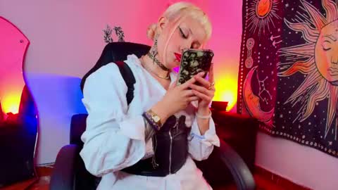 mollycb online show from July 12, 6:09 am