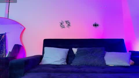 mollycb online show from August 12, 5:32 am