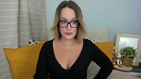 MollyCrazy online show from August 2, 8:32 am