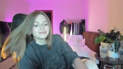 mollydangerous online show from May 26, 4:30 pm