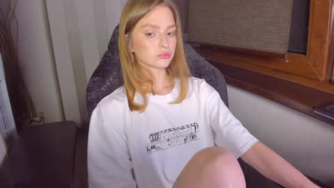 mollydangerous online show from June 8, 8:48 pm