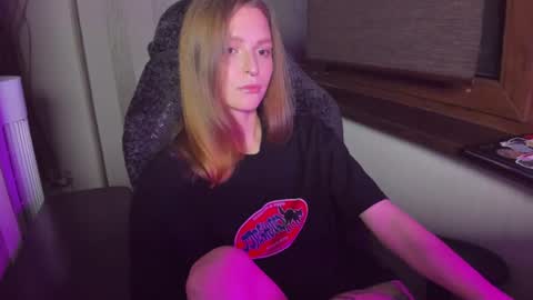 mollydangerous online show from June 9, 6:25 pm