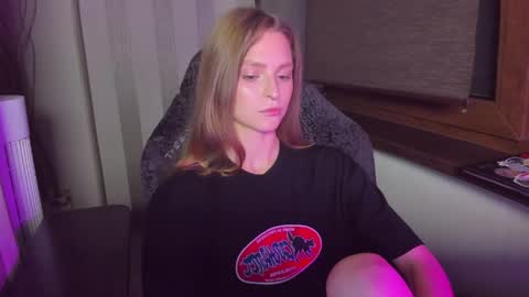 mollydangerous online show from June 9, 7:31 pm