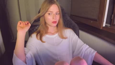 mollydangerous online show from August 5, 6:50 pm