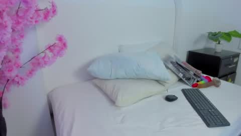 mollylove_ online show from July 30, 7:09 pm