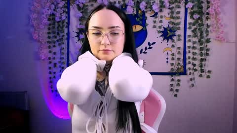 mollymeooww online show from April 9, 7:38 am