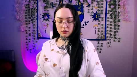 mollymeooww online show from April 12, 5:52 am