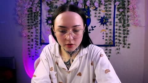 mollymeooww online show from April 12, 6:58 am