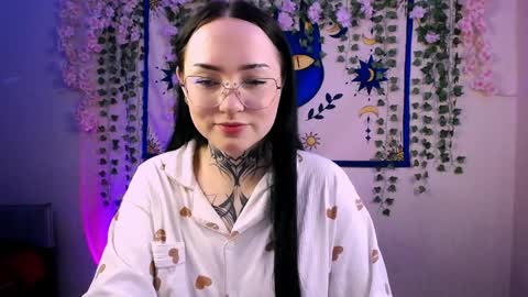 mollymeooww online show from April 12, 8:04 am