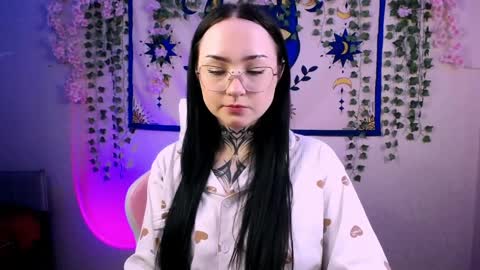 mollymeooww online show from April 12, 9:10 am