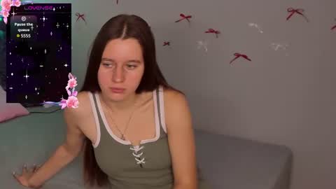 MollyPerfect online show from August 15, 9:46 am