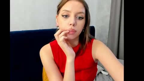 mollyshinee online show from July 2, 1:45 pm