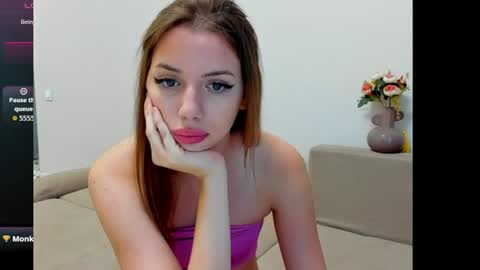 mollyshinee online show from August 9, 1:23 pm