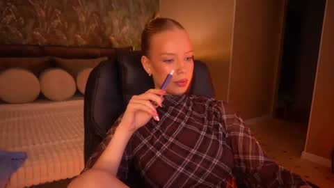mollyymayy online show from August 16, 1:31 am
