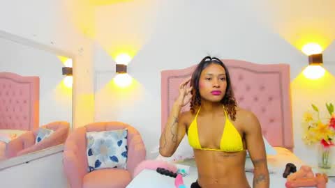 molyrestrepo online show from August 5, 8:18 pm
