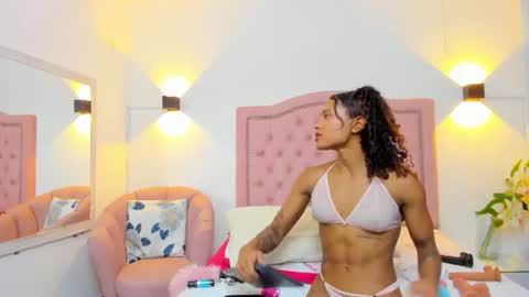 molyrestrepo online show from August 14, 12:03 am
