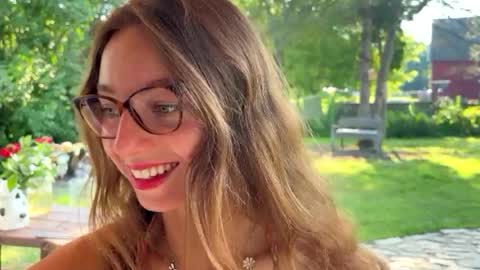 Mia  online show from July 31, 1:06 pm