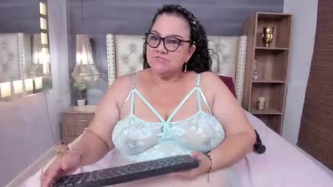 Jelitza online show from August 8, 4:45 am