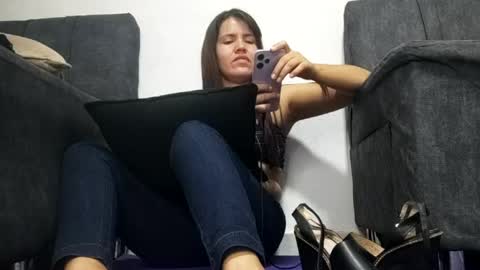 monaa_paloma online show from June 19, 4:01 am