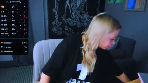   online show from August 8, 1:49 am
