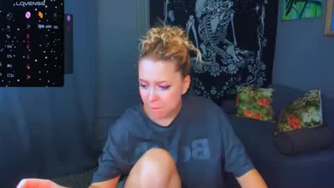   online show from August 8, 9:26 pm