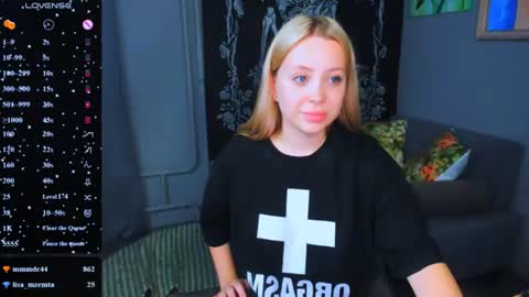   online show from August 10, 8:21 pm