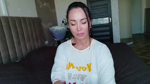 monica_weisss online show from July 27, 1:49 pm