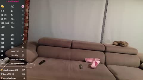 monica_weisss online show from August 12, 9:28 pm