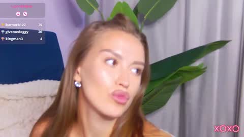 monicamunozz online show from July 15, 11:44 am