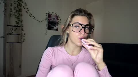 Rossy online show from August 14, 3:21 am