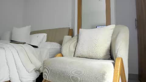 monkeys_pug online show from August 6, 2:10 am