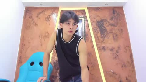 monky_0002 online show from July 6, 3:43 am