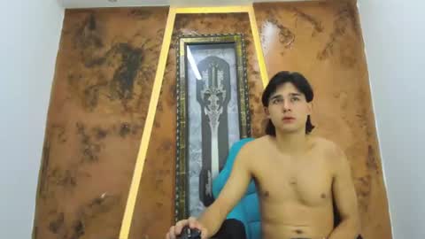 monky_0002 online show from July 9, 5:01 am