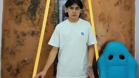 monky_0002 online show from July 11, 4:51 am