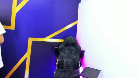 monky_0002 online show from July 12, 4:41 am