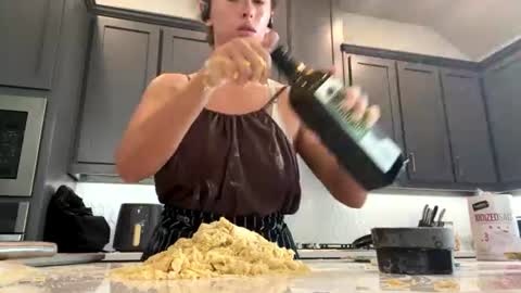 Lydia Mooney online show from July 21, 9:06 pm