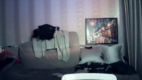 moodiemira online show from June 27, 8:33 pm