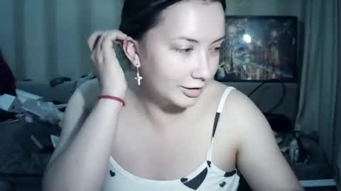 moodiemira online show from July 28, 8:48 pm