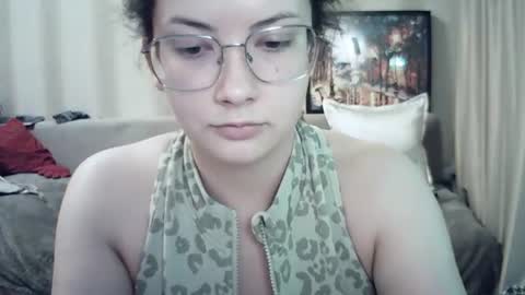 moodiemira online show from July 30, 8:26 pm